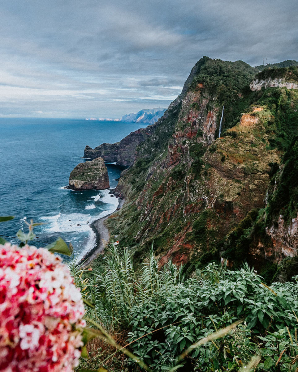madeira-green-and-blue-cliff