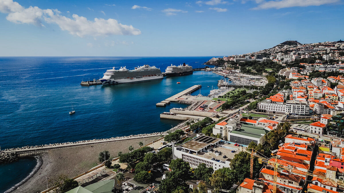 MadeiraGreenandBlue_CruiseShip